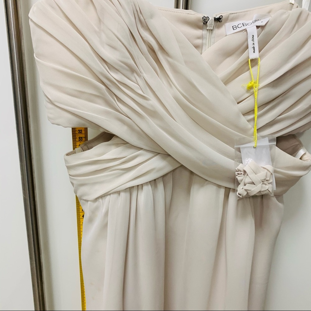 NWT BCBG Cutout Dress Size 4 Cream - Picture 15 of 15
